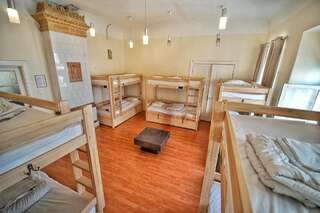 Хостелы Lai 22 Hostel & Bar Таллин Кровать в общем номере для мужчин и женщин с 10 кроватями-7