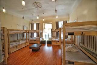 Хостелы Lai 22 Hostel & Bar Таллин Кровать в общем номере для мужчин и женщин с 10 кроватями-2